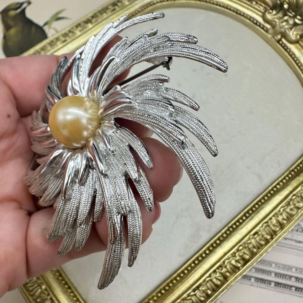 Vintage Jewelry Sarah Coventry Silver Tone Flower with Faux Pearl Brooch Pin - Picture 4 of 8